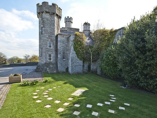 [ Human Sundial at 'Bodelwyddan Castle', North Wales ]